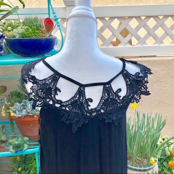 LuLu’s Caged Lace Neckline Shift Dress - Picture 4 of 8